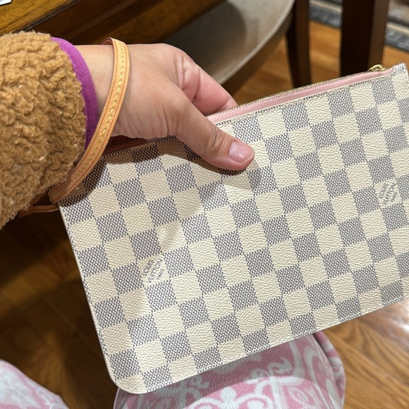 Authentic Neverfull large pouch! Damier Azur with strap! - Picture 3 of 17